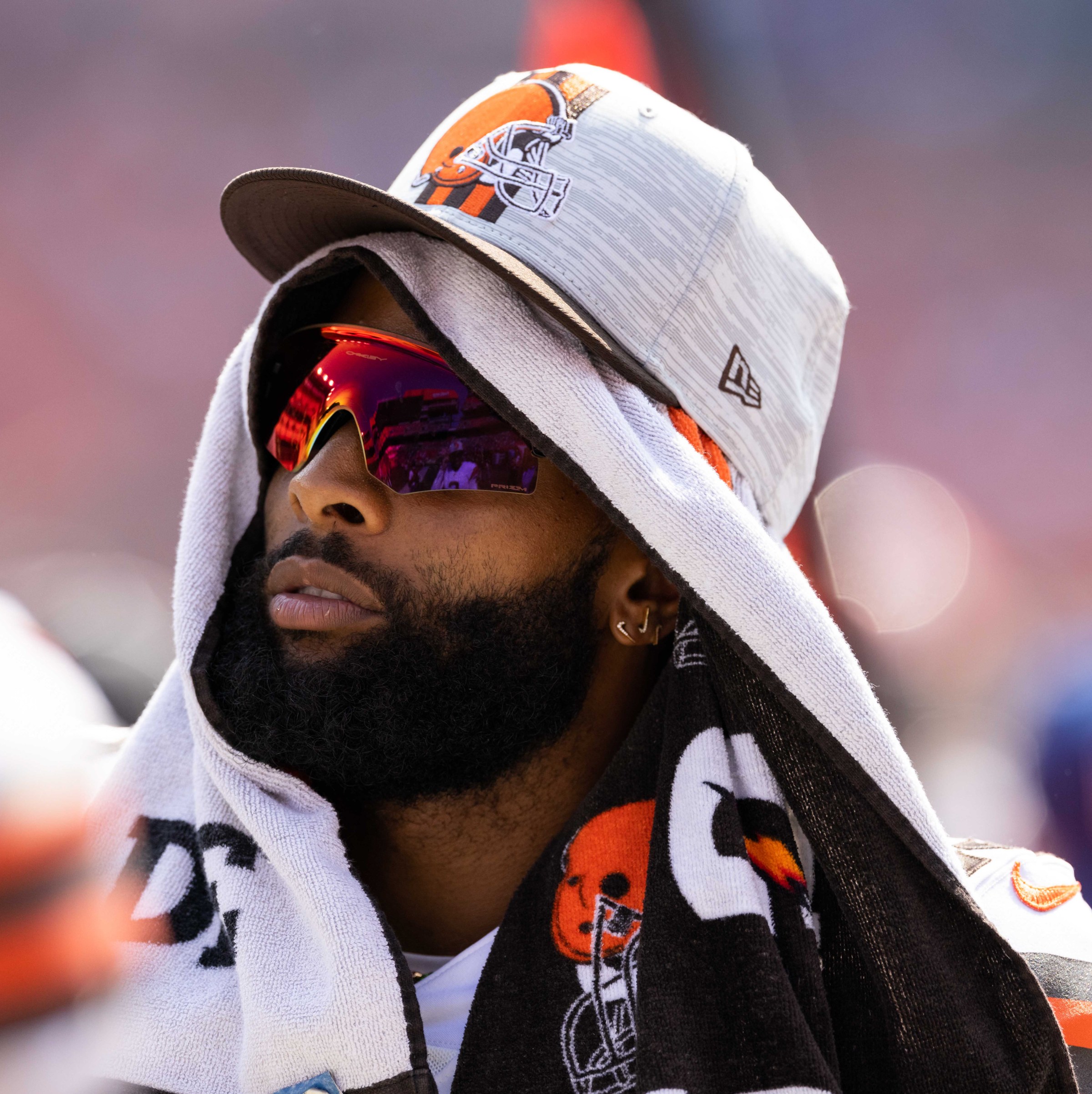 Daily Dawg Chow 3/25; would Cleveland reunite with polarizing receiver?