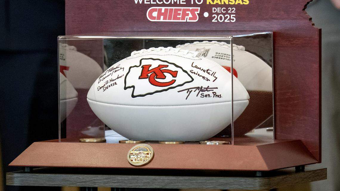 KS lawmakers approve bill creating Chiefs stadium authority