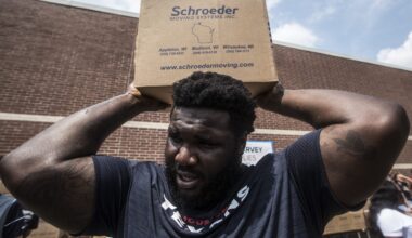 Ravens 'Expected to Sign' 330-Pound FA After Draft: Report