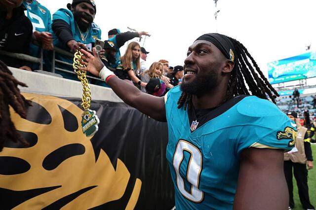 Devin Lloyd of the Jacksonville Jaguars celebrates with fans at EverBank Stadium on January 04, 2026 in Jacksonville, Florida. Could he be a free agent the Panthers land in 2026?