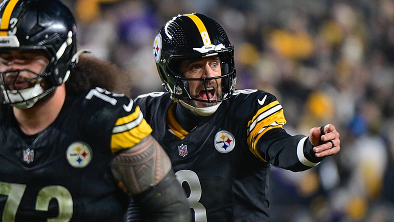 Pittsburgh Steelers quarterback Aaron Rodgers