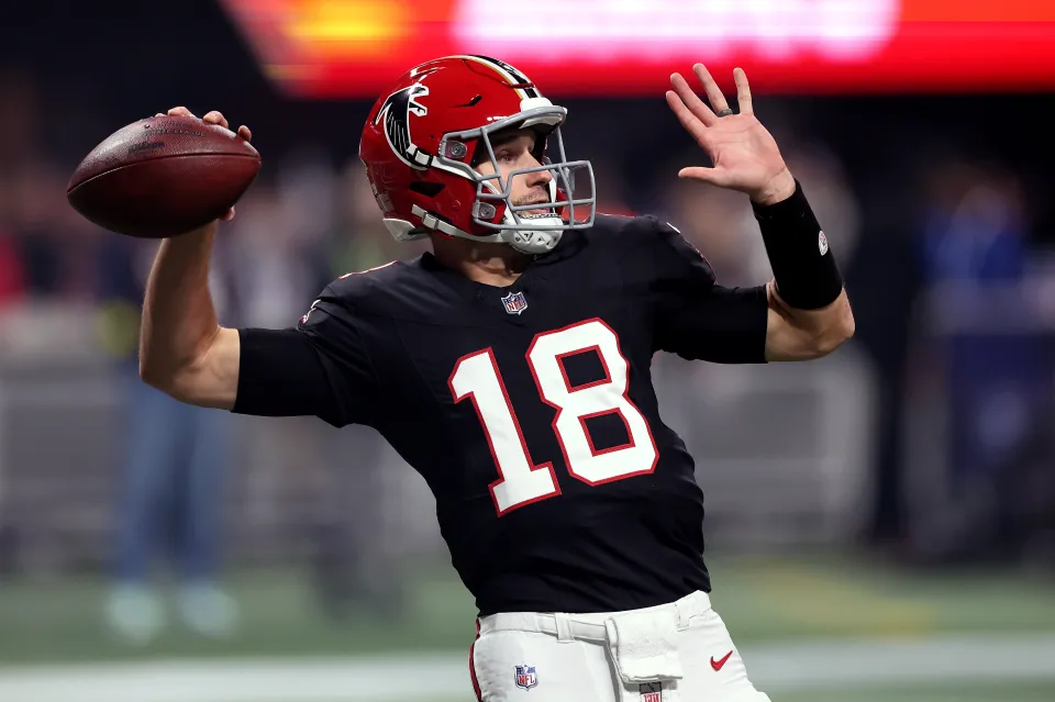 Kirk Cousins #18 of the Atlanta Falcons warms up before the game against the Los Angeles Rams at Mercedes-Benz Stadium on December 29, 2025 in Atlanta, Georgia.