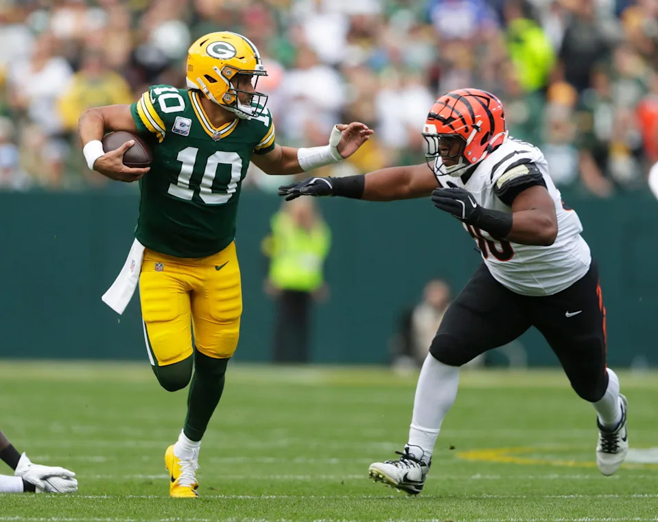 Green Bay Packers quarterback Jordan Love (10) during a game against the Cincinnati Bengals on Oct. 12, 2025, at Lambeau Field in Green Bay, Wis. The Packers defeated the Bengals 27-18. © Sarah Kloepping/USA TODAY NETWORK-Wisconsin / USA TODAY NETWORK via Imagn Images.