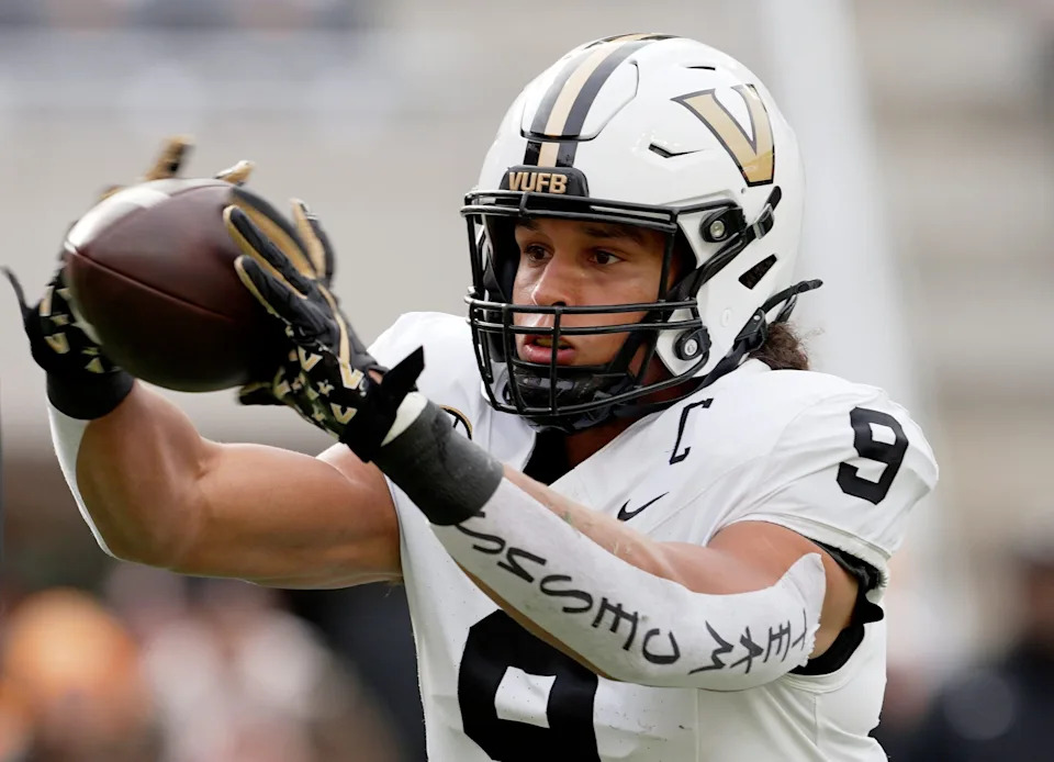 <p>Vanderbilt tight end Eli Stowers (9) makes a catch as he warms up before playing against Tennessee at Neyland Stadium in Knoxville, Tenn., Saturday, Nov. 29, 2025.</p>