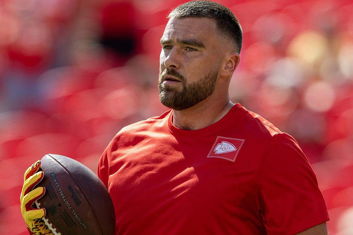 Kansas City Chiefs tight end Travis Kelce (87) warms up an NFL game against the Baltimore Ravens on Sunday, Sept. 28, 2025, at GEHA Field at Arrowhead Stadium