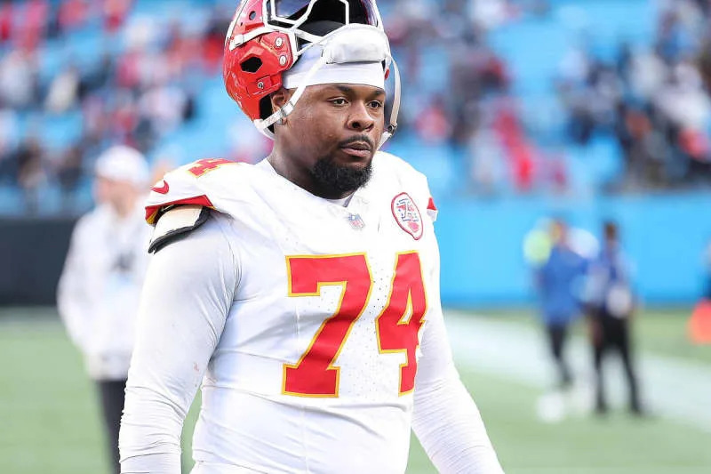CHARLOTTE, NC – NOVEMBER 24: Kansas City Chiefs offensive tackle Jawaan Taylor 74 during an NFL, American Football Herren, USA football game between the Kansas City Chiefs and the Carolina Panthers on November 24, 2024 at Bank of America Stadium in Charlotte, N.C.Photo by John Byrum/Icon Sportswire NFL: NOV 24 Chiefs at Panthers EDITORIAL USE ONLY Icon241124270