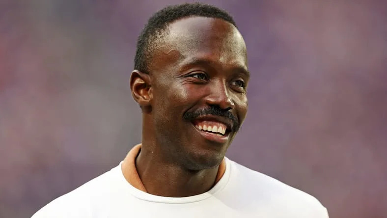 Kwesi Adofo-Mensah watches warmups from the sideline at U.S. Bank Stadium. Vikings offseason decisions 2026