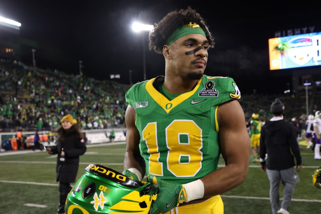 Oregon tight end Kenyon Sadiq might be off the NFL draft board when the Rams pick at No. 13 in the first round. Getty Images