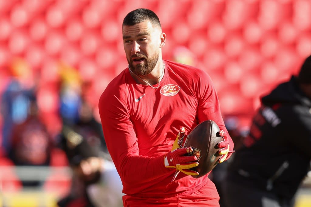 Kansas City Chiefs tight end Travis Kelce (87) catches a pass before an NFL game between the Los Angeles Chargers and Kansas City Chiefs on December 14, 2025 at GEHA Field at Arrowhead Stadium in Kansas City, MO. Icon Sportswire via Getty Images