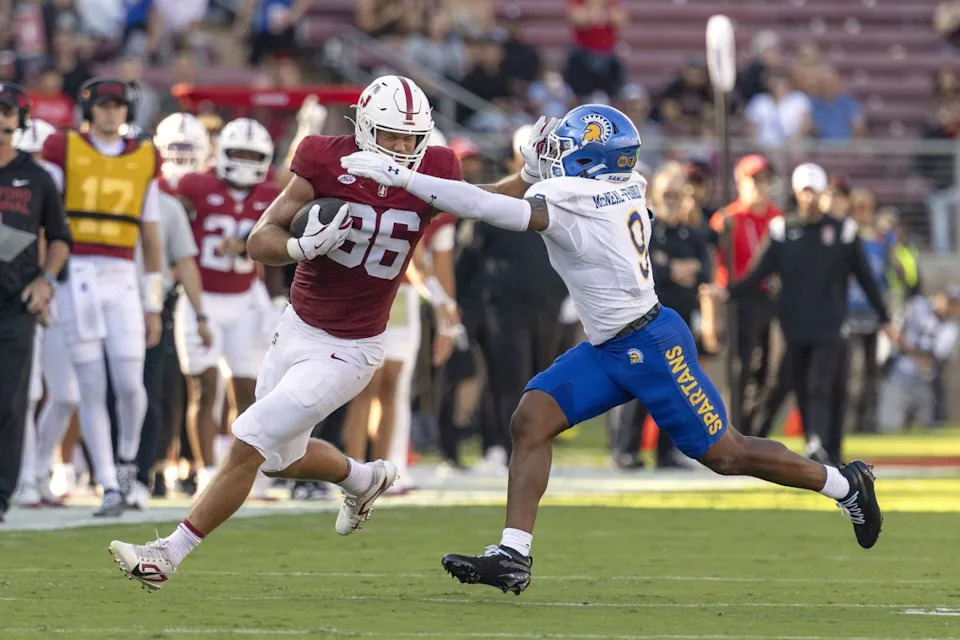 Sep 27, 2025; Stanford, California, USA; Stanford Cardinal tight end Sam Roush (86) stiff arms San Jose State Spartans linebacker Noah McNeal-Franklin (9) during the first quarter at Stanford Stadium. Stan Szeto-Imagn Images