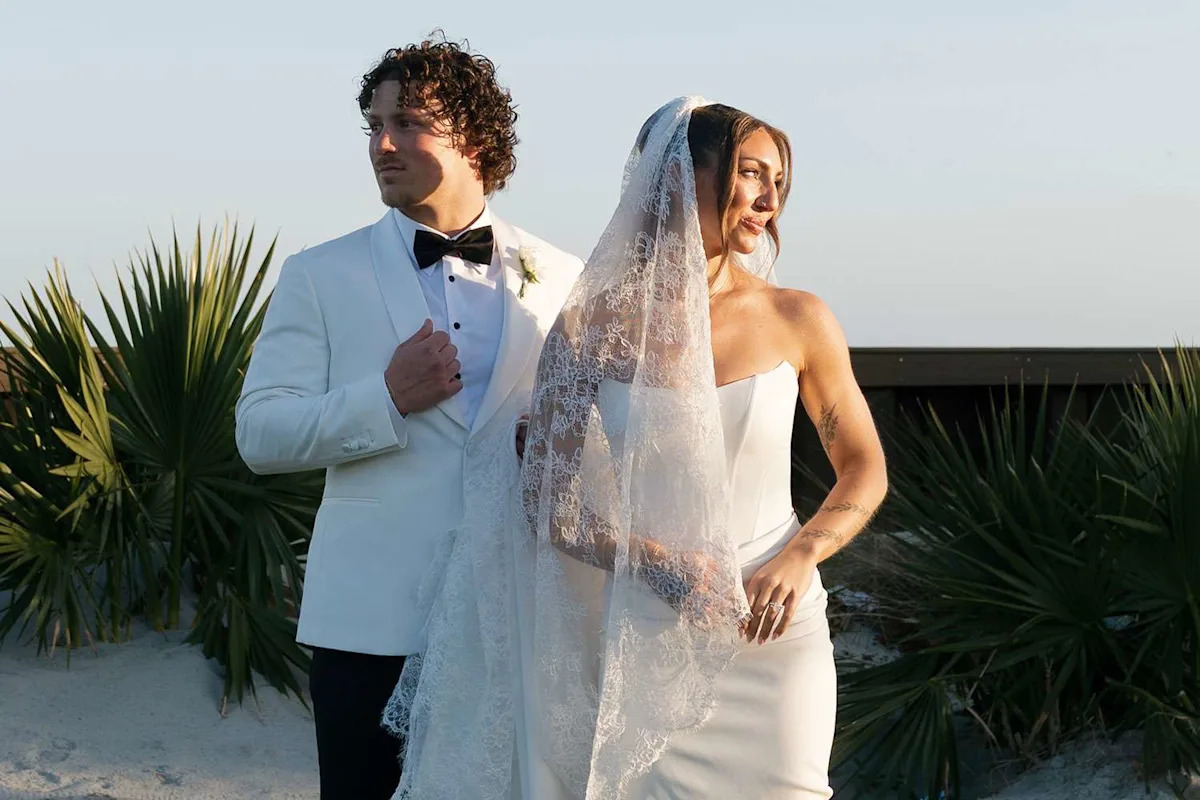 Seattle Seahawks Linebacker Drake Thomas Marries Girlfriend Haylie Beck