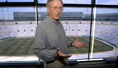 Longtime Packers CEO Bob Harlan dies at 89