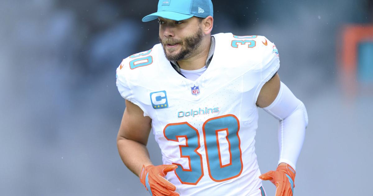 Chargers agree to terms with former Dolphins fullback Alec Ingold on a multiyear contract | National