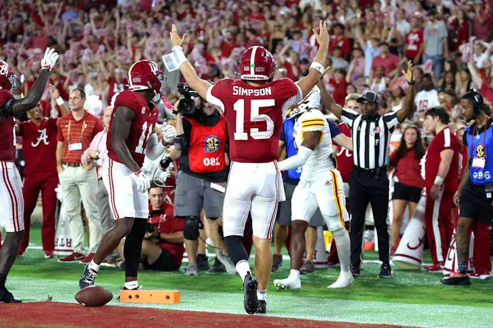 Alabama Crimson Tide quarterback Ty SimpsonDavid Leong-Imagn Images