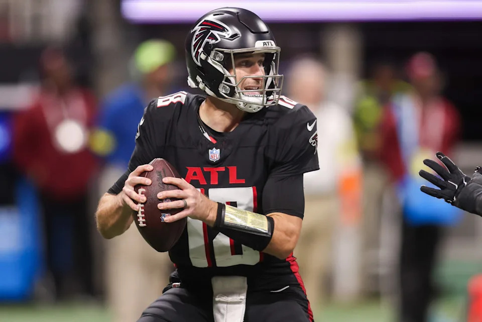 Kirk Cousins scrambles against the Saints in the first quarter at Mercedes-Benz Stadium. Brett Davis-Imagn Images