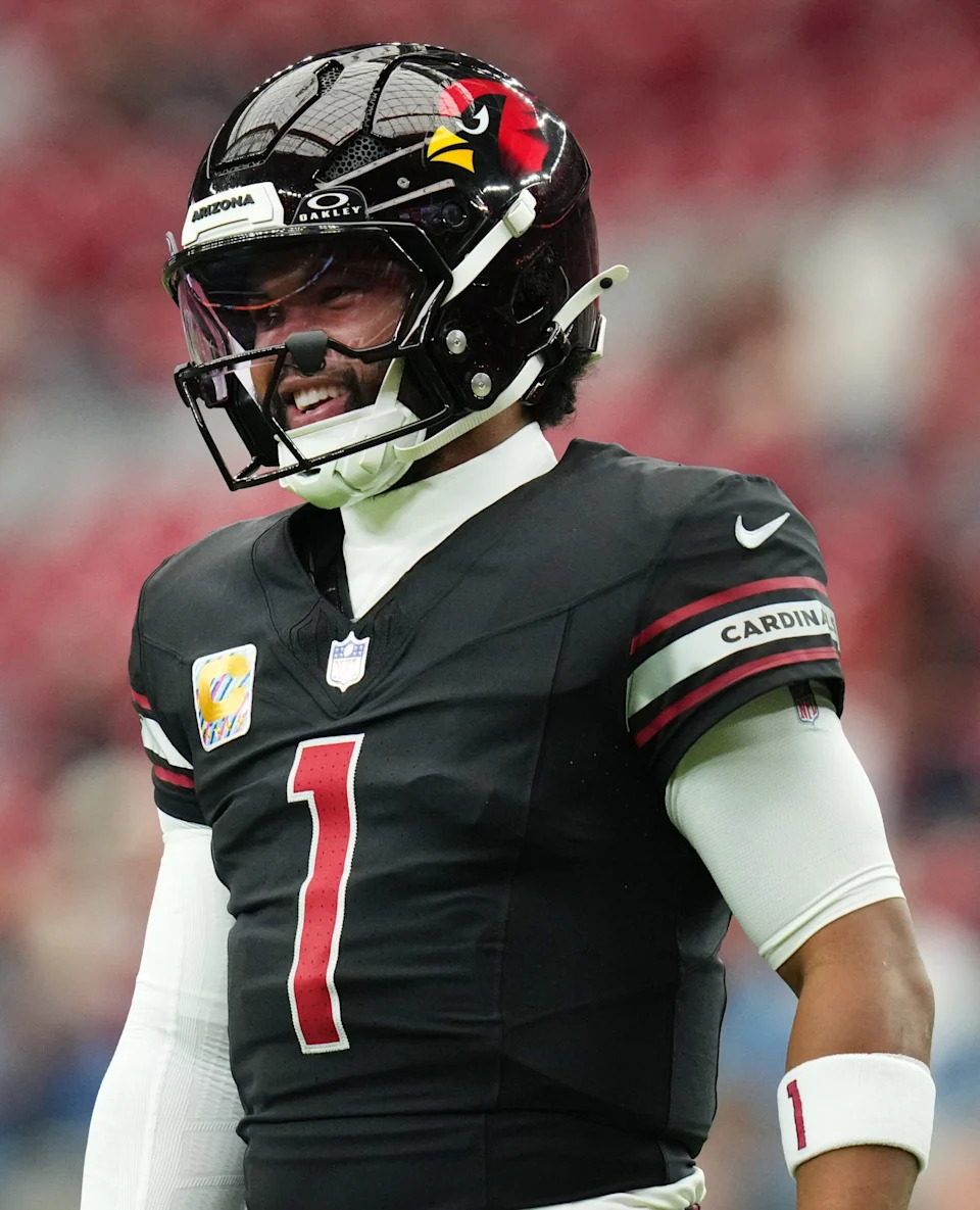 <p>Arizona Cardinals quarterback Kyler Murray (1) chats with teammates before their game against the Tennessee Titans at State Farm Stadium in Glendale on Oct. 5, 2025.</p><br>