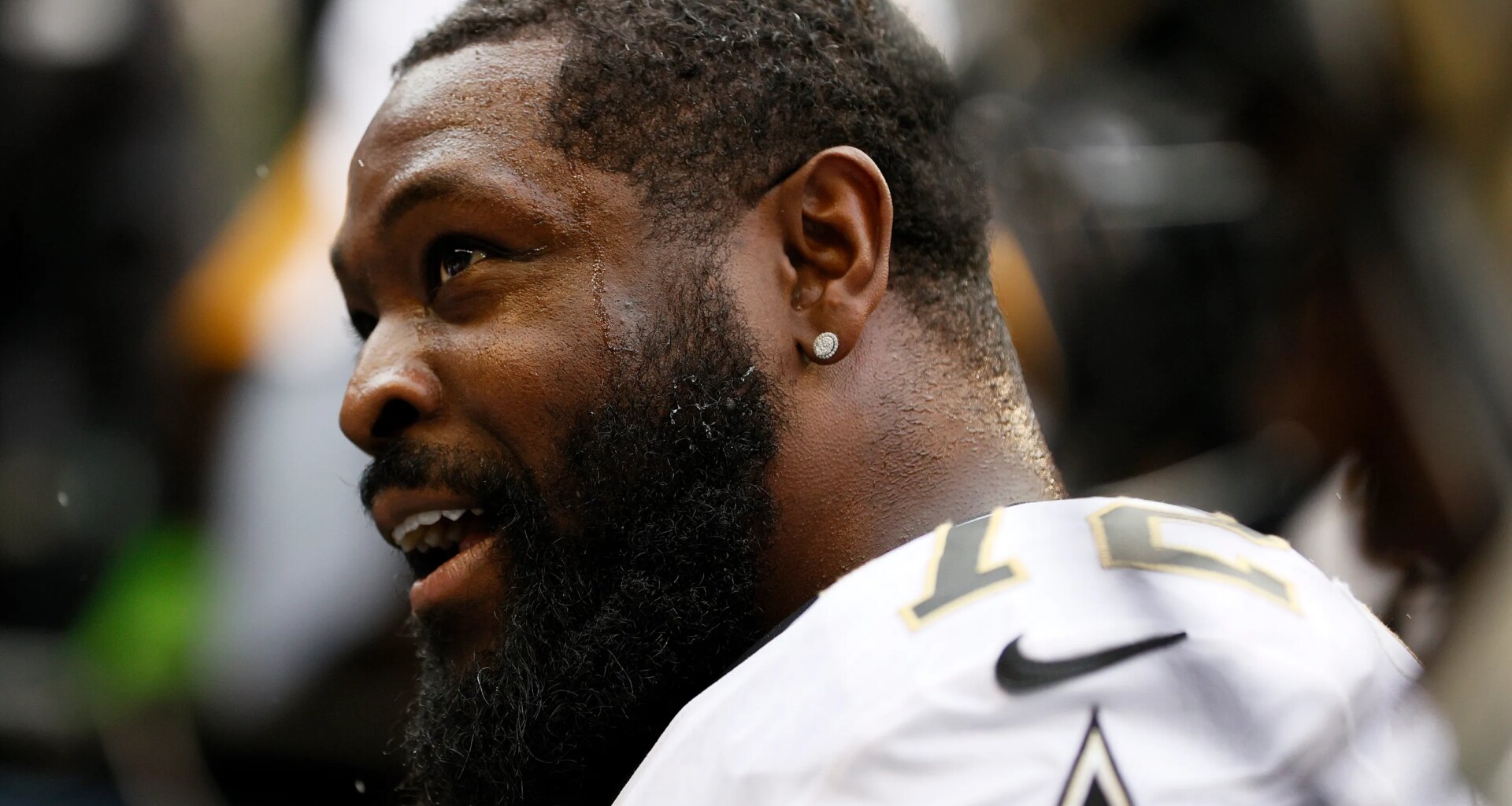 Saints great Terron Armstead coaching up young OT Kelvin Banks Jr.