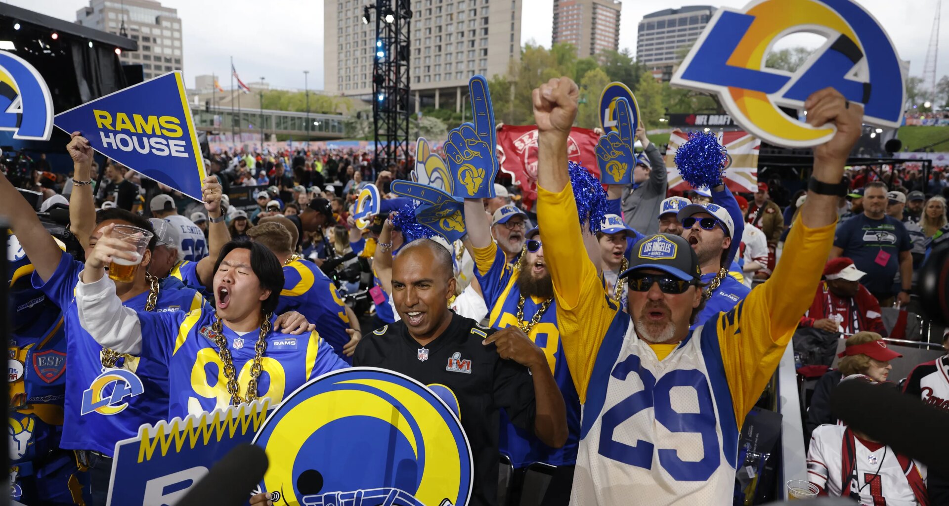 Rams-49ers in Australia has over 150K fans on the waiting list