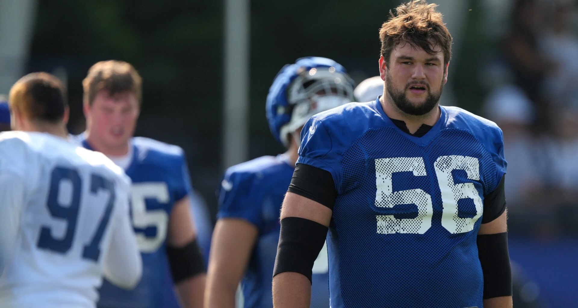 Notre Dame alum Quenton Nelson stops by campus to coach offensive line