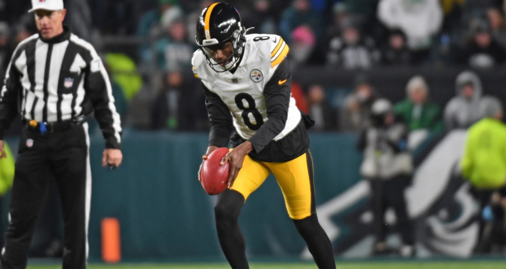 49ers sign punter Corliss Waitman for 2026