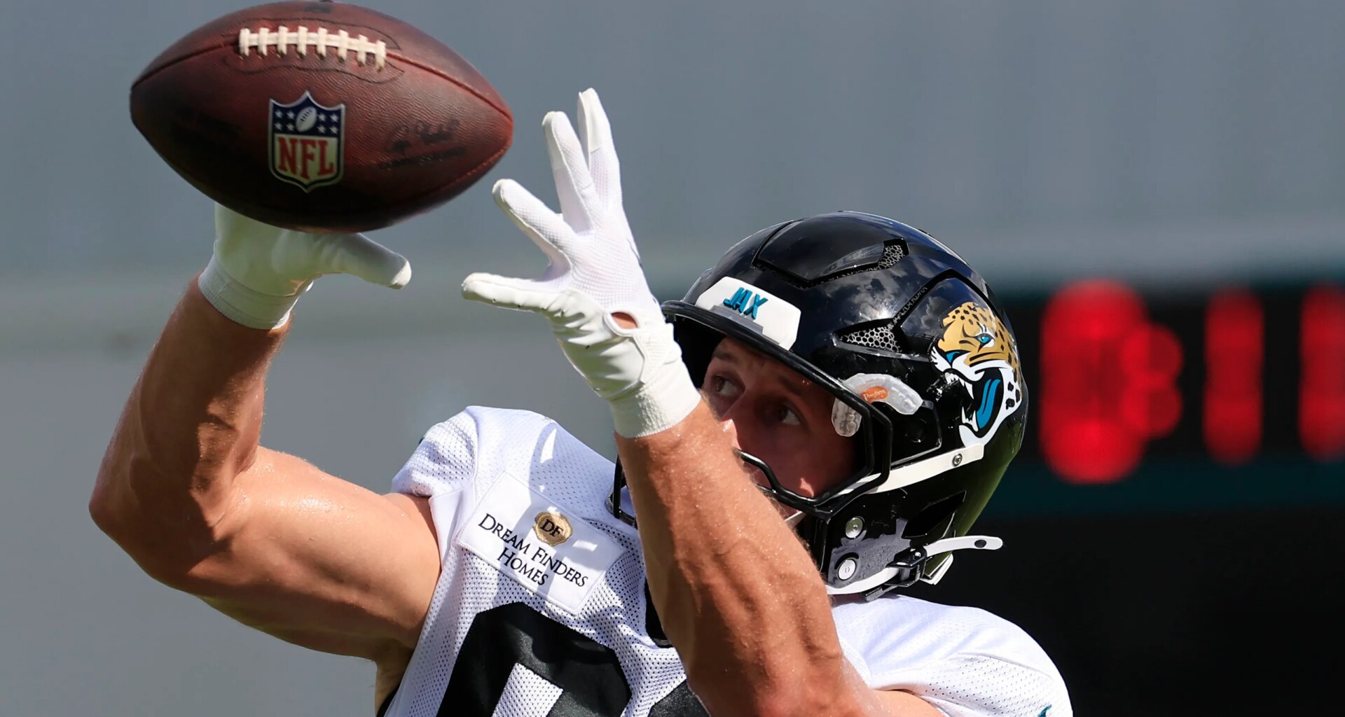 Jaguars release TE Johnny Mundt