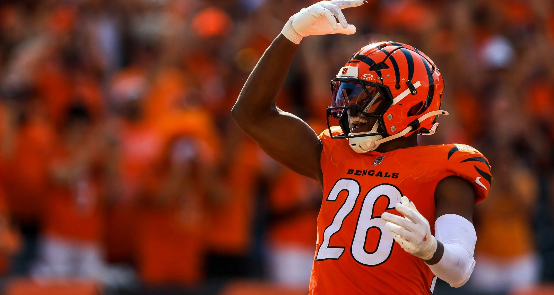 Bengals free agent caught in tug-of-war with Broncos