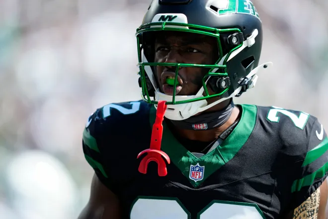 New York Jets safety Tony Adams (22) is happy after preventing the Cowboys from scoring a touchdown in the first quarter, Sunday, October 5, 2025.