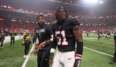 LB DeAngelo Malone visits with Buccaneers