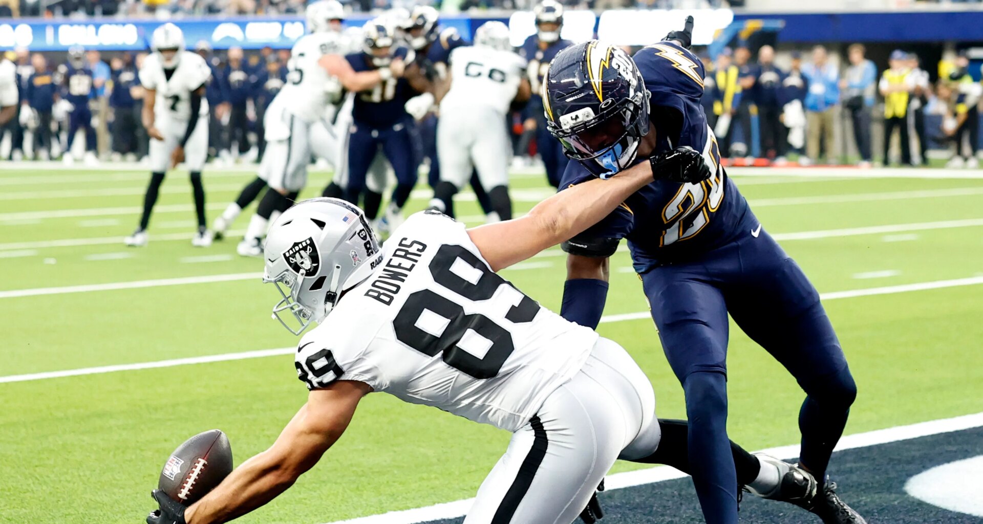 Reliving Brock Bowers’ brilliant one-handed TD in Week 13 vs. Chargers