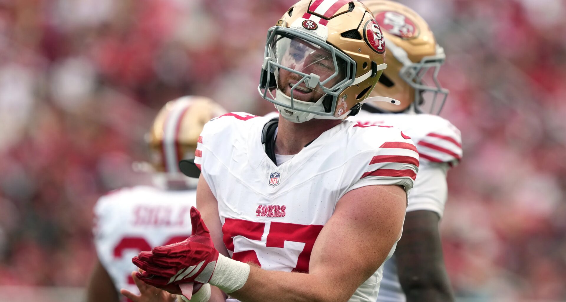 49ers' Luke Gifford giving his number to new teammate