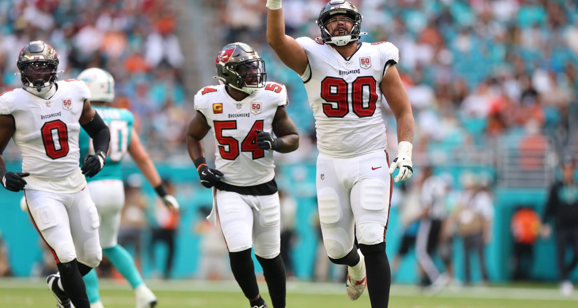 Bucs lose Logan Hall to the Texans