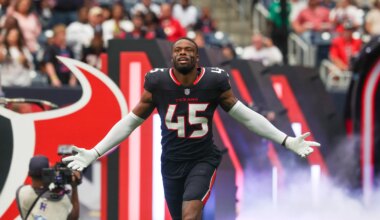 LB E.J. Speed inks new two-year extension before free agency