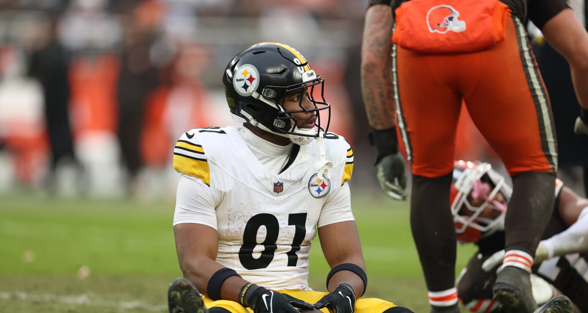 Steelers to release TE Jonnu Smith