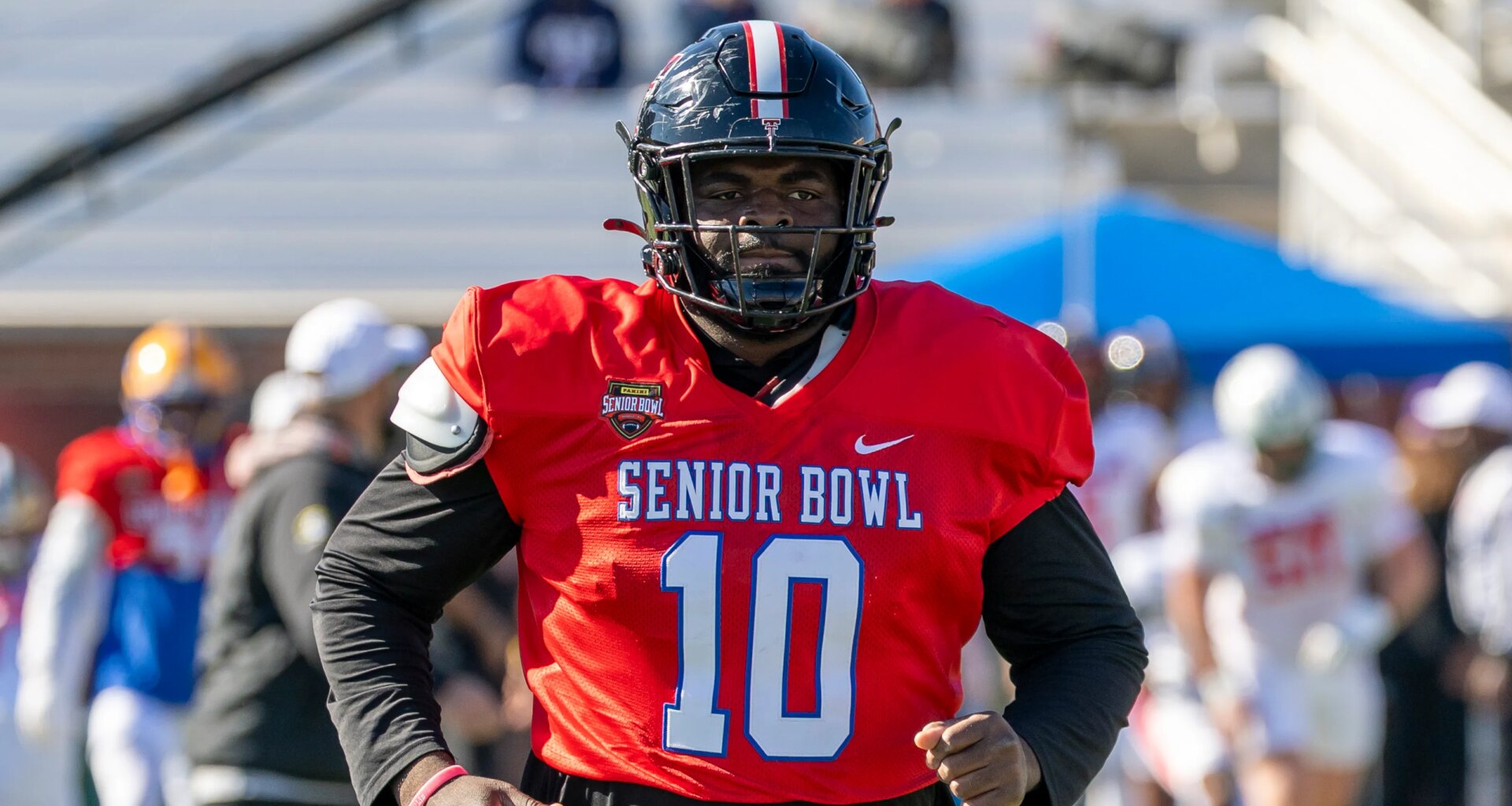 Jaguars pass on offense, go heavy defense in mock