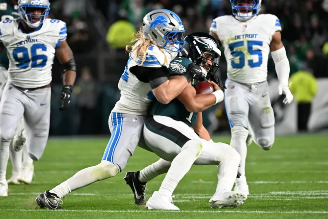 Nov 16, 2025; Philadelphia, Pennsylvania, USA; Detroit Lions linebacker Alex Anzalone (34) tackles Philadelphia Eagles quarterback Jalen Hurts (1) during the second half at Lincoln Financial Field. Mandatory Credit: Eric Hartline-Imagn Images