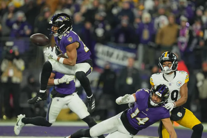 Jan 11, 2025; Baltimore, Maryland, USA; Baltimore Ravens safety Ar'Darius Washington (29) breaks up a pass against the Pittsburgh Steelers in the fourth quarter in an AFC wild card game at M&T Bank Stadium. Mandatory Credit: Mitch Stringer-Imagn Images