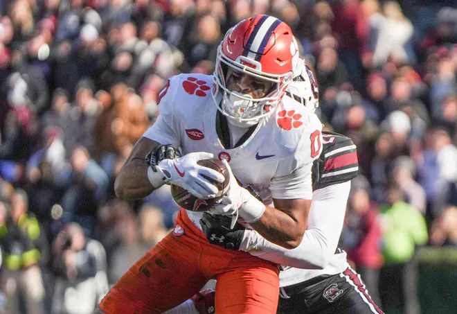 Clemson wide receiver Antonio Williams(0) catches a pass near South Carolina defensive back Jalon Kilgore (24) during the third quarter at Williams-Brice Stadium in Columbia, S.C. Saturday, November 29, 2025.