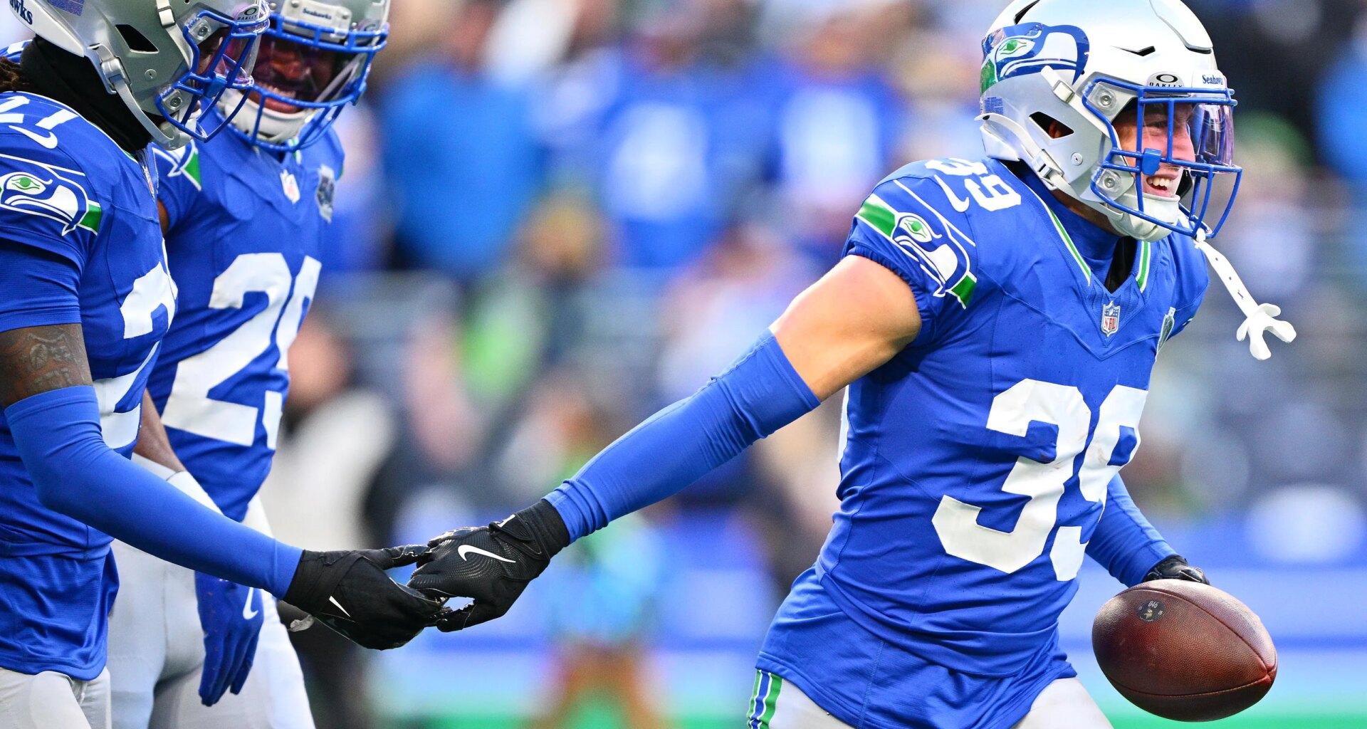 Seahawks place exclusive rights tag on 2 players