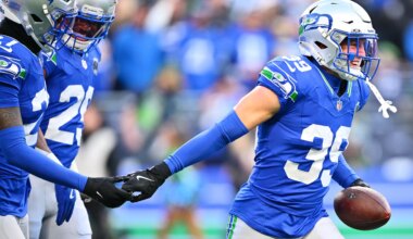 Seahawks place exclusive rights tag on 2 players