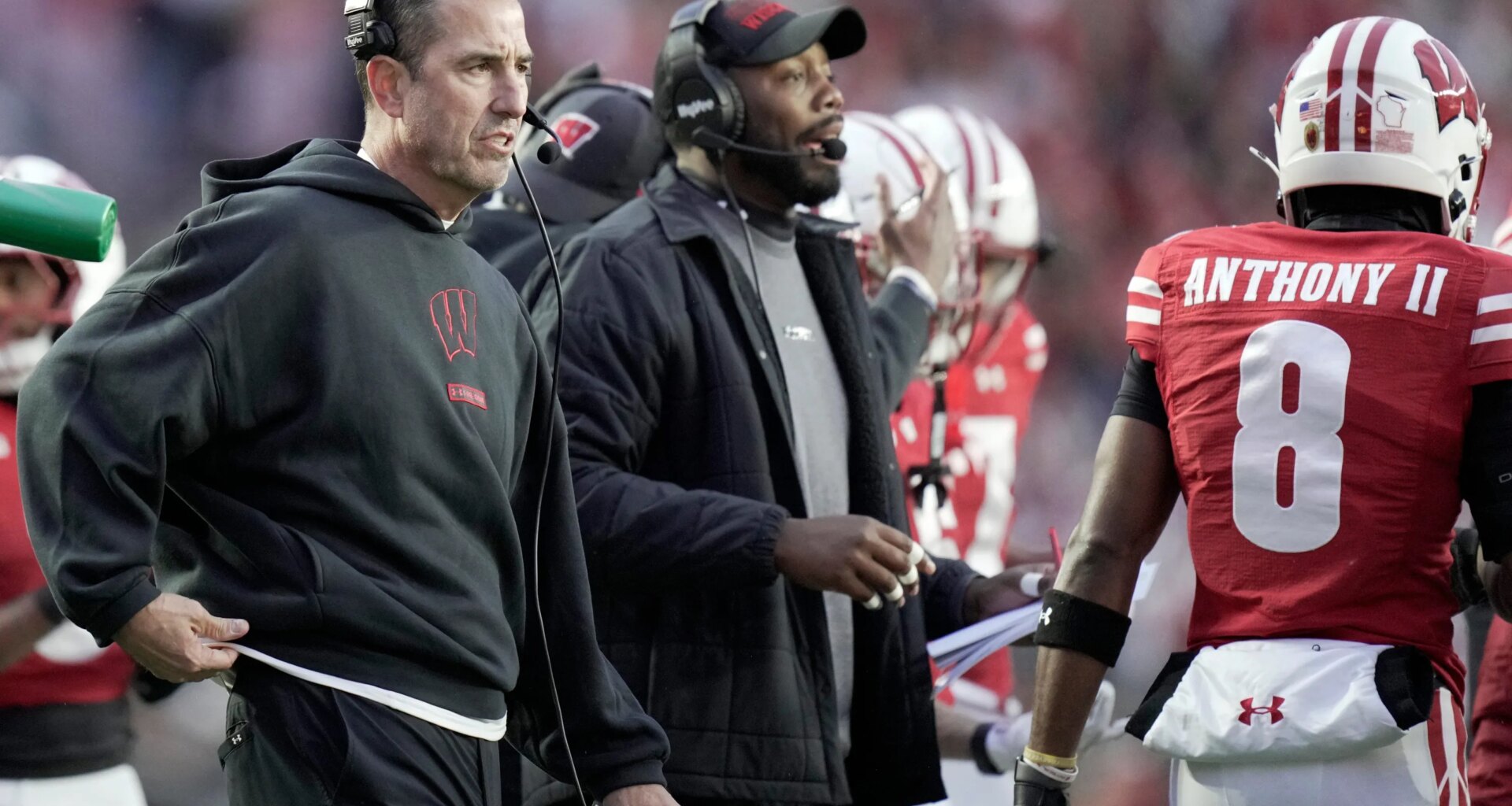 Wisconsin football hiring Jaguars staffer Ari Confesor as WR coach