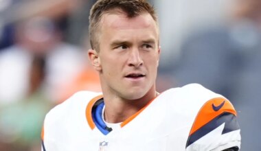 Broncos re-sign QB to one-year deal