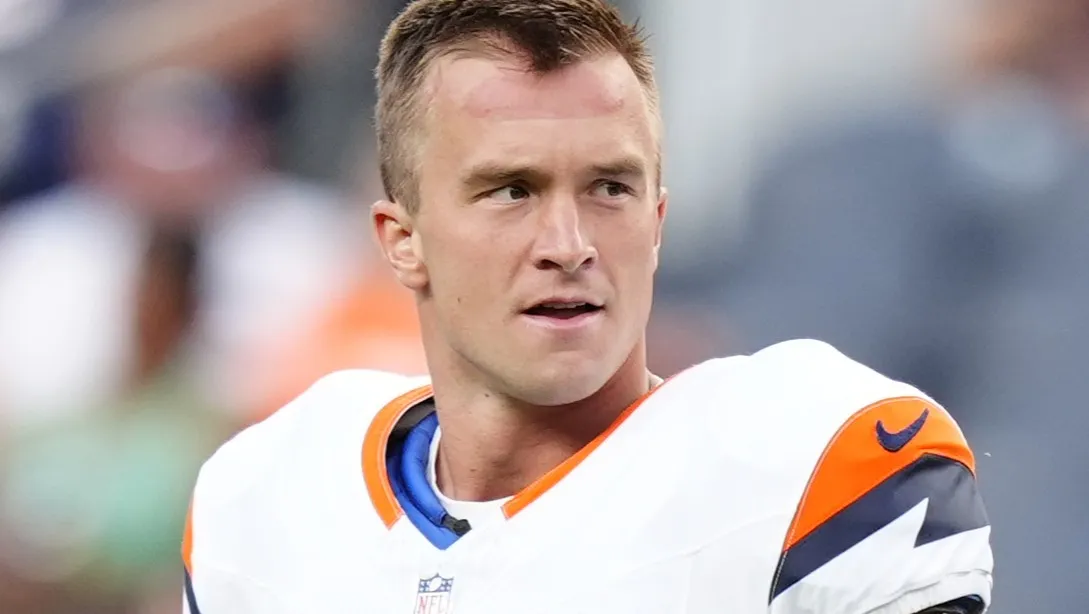 Broncos re-sign QB to one-year deal