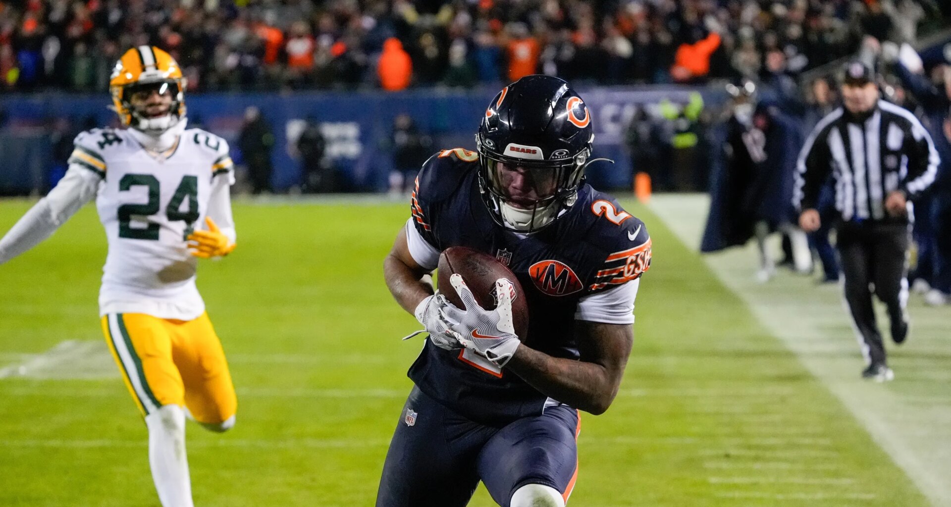 Buffalo acquires WR DJ Moore from Chicago for a 2nd-round draft pick