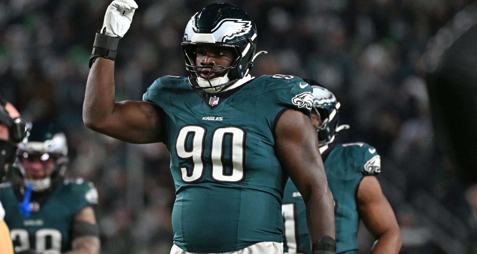 Eagles extend star defensive tackle with historic contract
