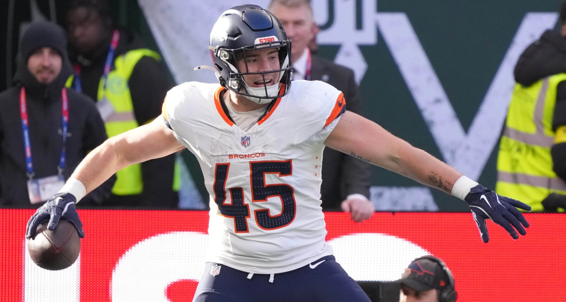 Broncos re-sign tight end Nate Adkins