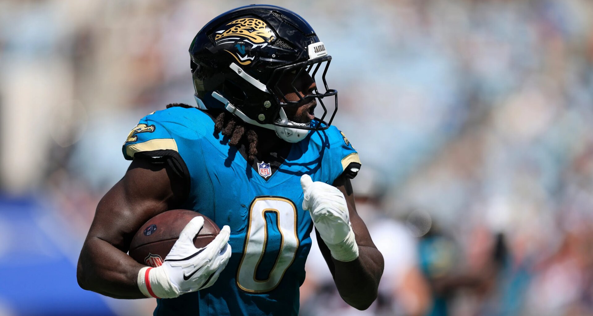 Panthers sign former Jaguars' LB Devin Lloyd