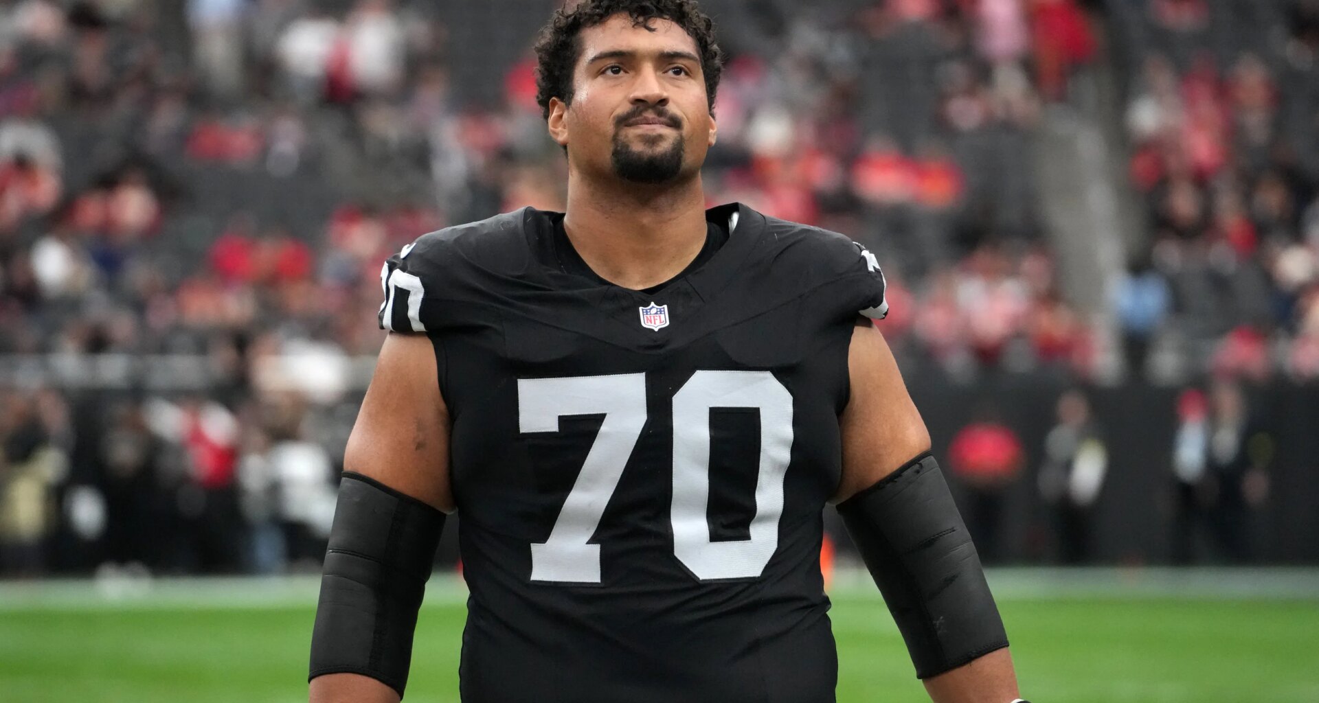 OT Stone Forsythe plans to sign with Panthers