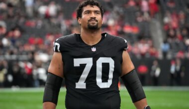 OT Stone Forsythe plans to sign with Panthers