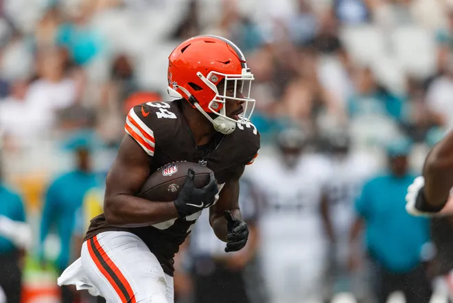Sep 15, 2024; Jacksonville, Florida, USA; Cleveland Browns running back Jerome Ford (34) runs the ball against the Jacksonville Jaguars during the second quarter at EverBank Stadium. Mandatory Credit: Morgan Tencza-Imagn Images