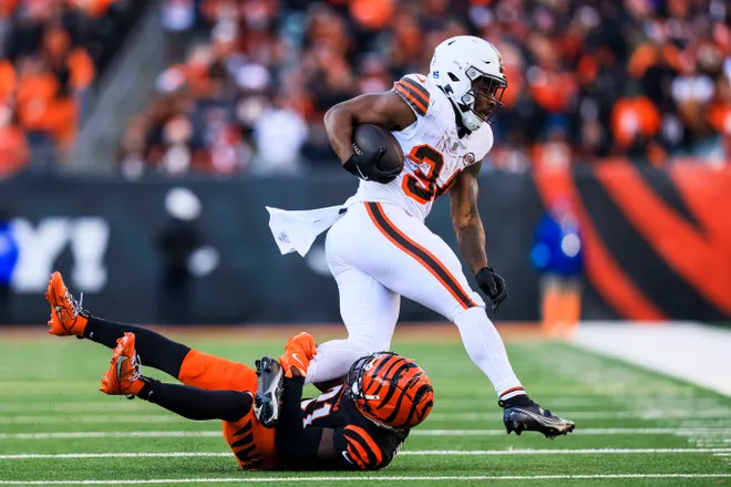 Dec 22, 2024; Cincinnati, Ohio, USA; Cleveland Browns running back Jerome Ford (34) runs with the ball against Cincinnati Bengals cornerback Mike Hilton (21) in the second half at Paycor Stadium. Mandatory Credit: Katie Stratman-Imagn Images